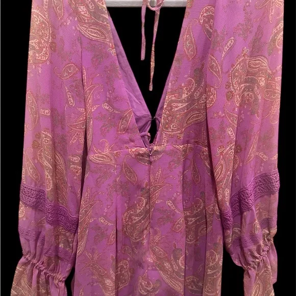 Urban Outfitters Mini Dress Pink Paisley Medium VNeck KeyHole back NWT. Boho - Picture 2 of 11